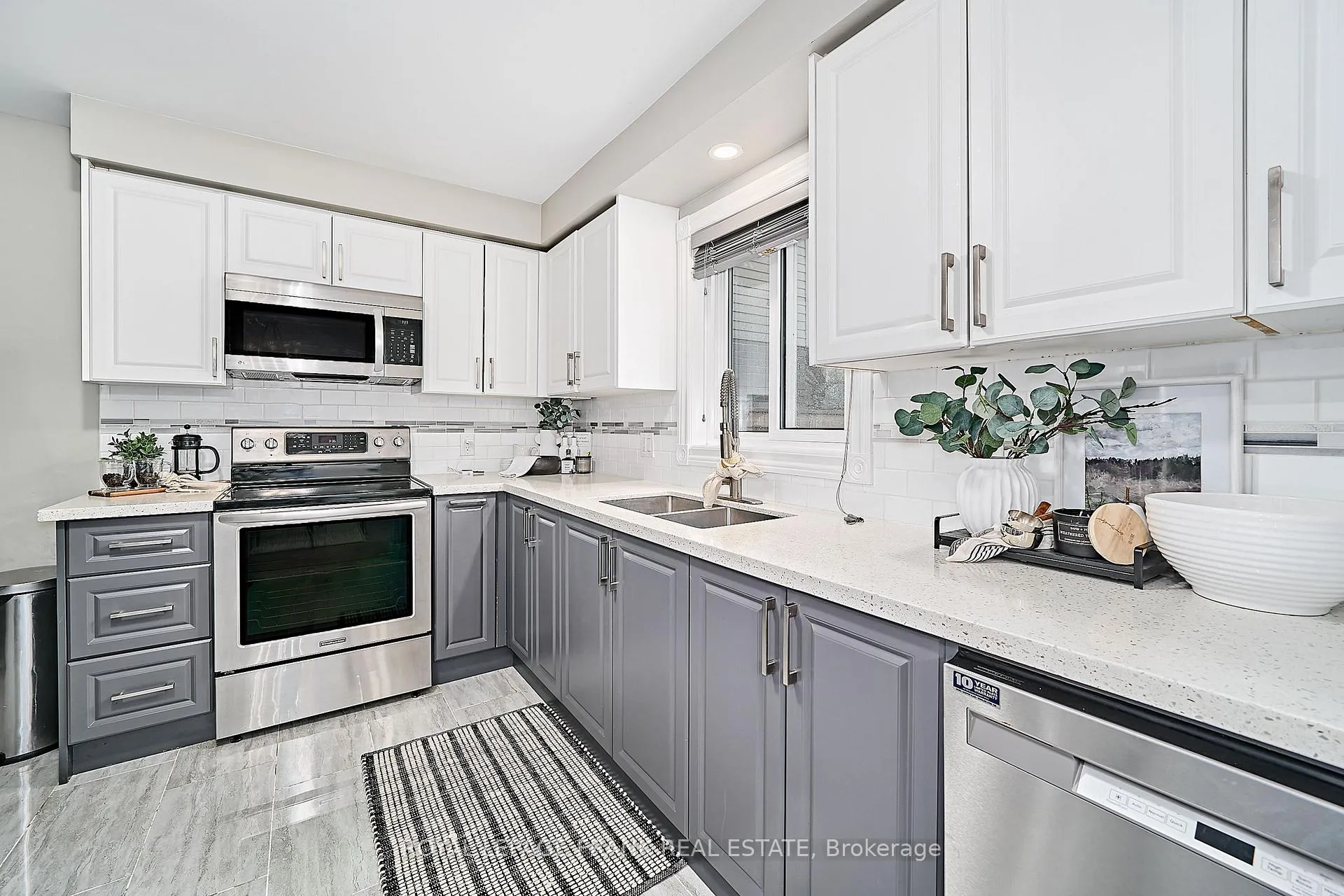Photo 14 of 812 Attersley Drive, Oshawa, Pinecrest — HOMEH