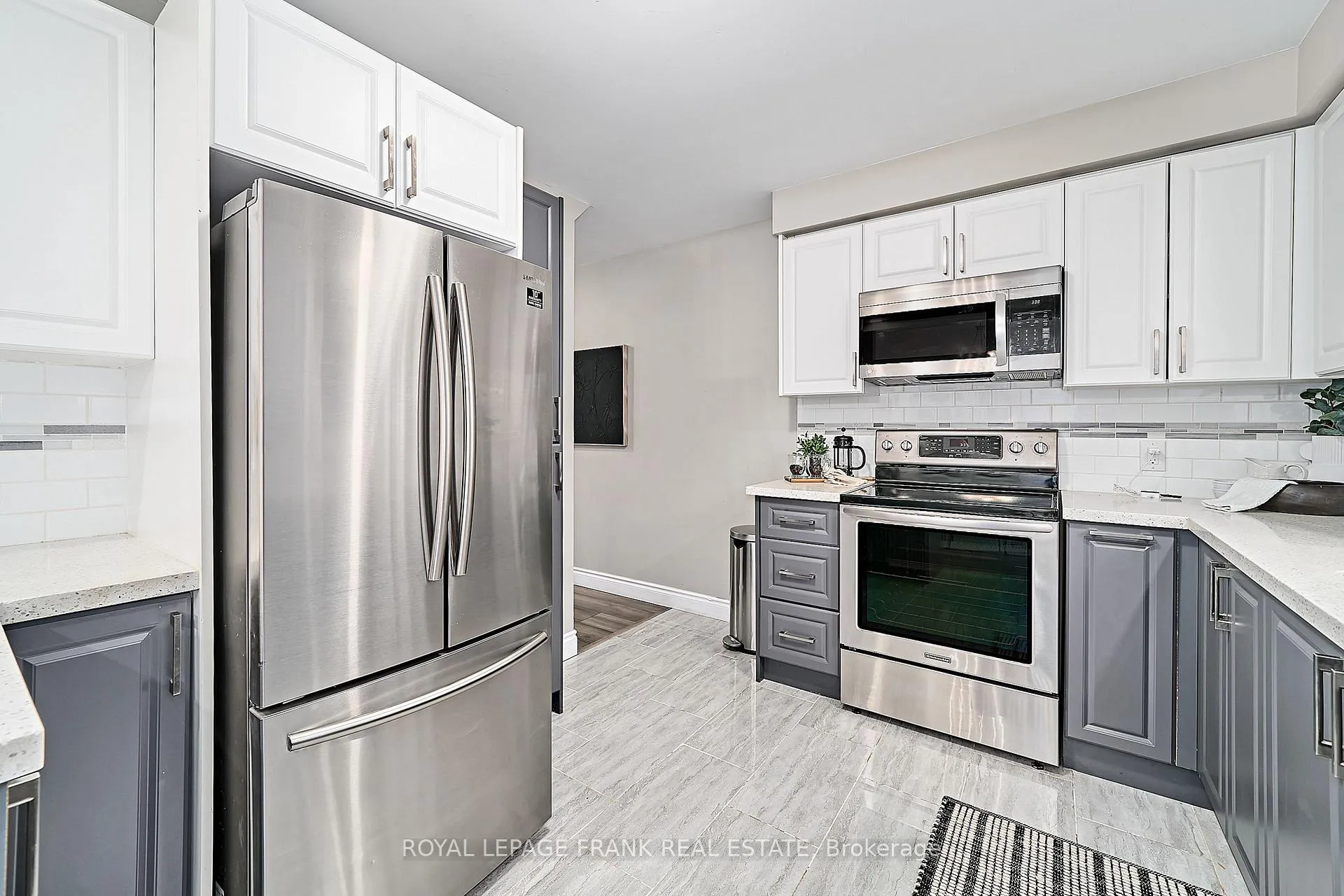 Photo 15 of 812 Attersley Drive, Oshawa, Pinecrest — HOMEH
