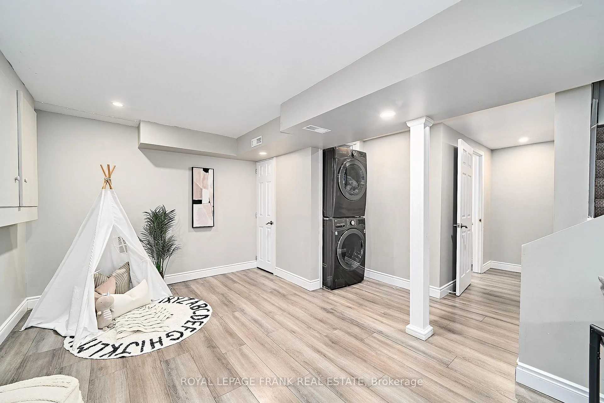 Photo 29 of 812 Attersley Drive, Oshawa, Pinecrest — HOMEH