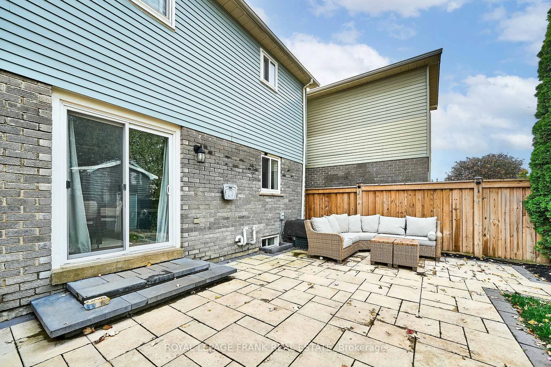 Photo 32 of 812 Attersley Drive, Oshawa, Pinecrest — HOMEH