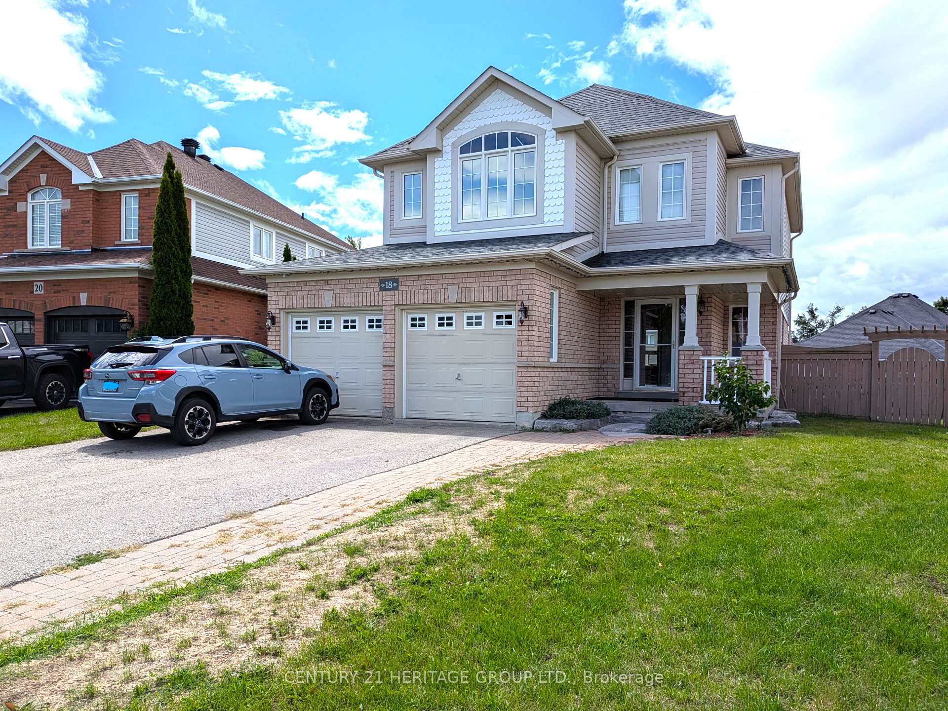Photo 2 of 18 Tudor Crescent, Barrie, Innis-Shore — HOMEH