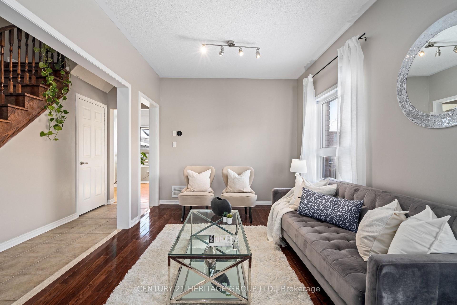 Photo 4 of 18 Tudor Crescent, Barrie, Innis-Shore — HOMEH