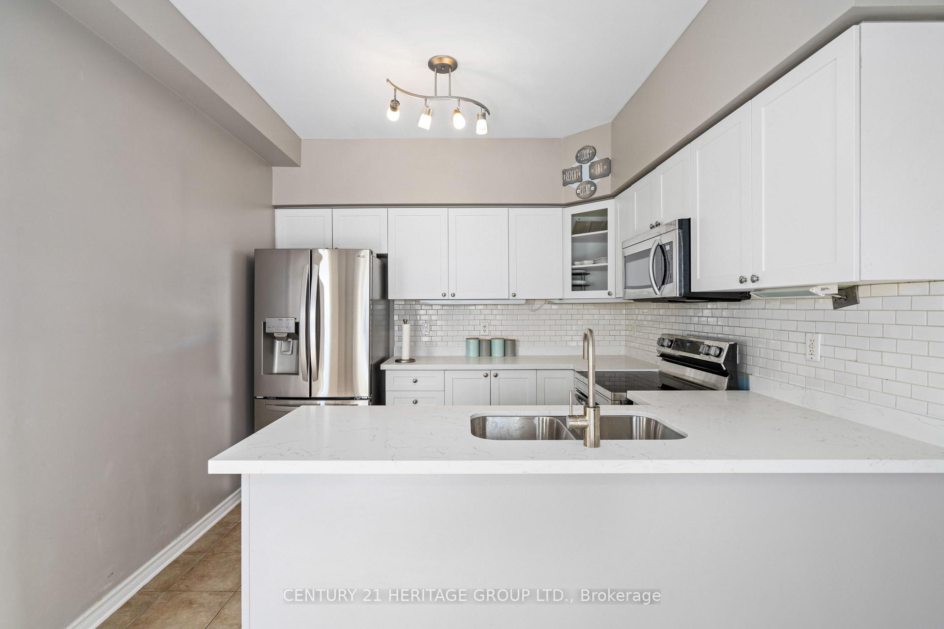 Photo 8 of 18 Tudor Crescent, Barrie, Innis-Shore — HOMEH