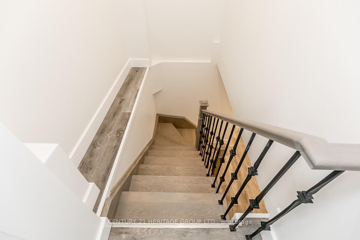 Photo 20 of 18 Tudor Crescent, Barrie, Innis-Shore — HOMEH