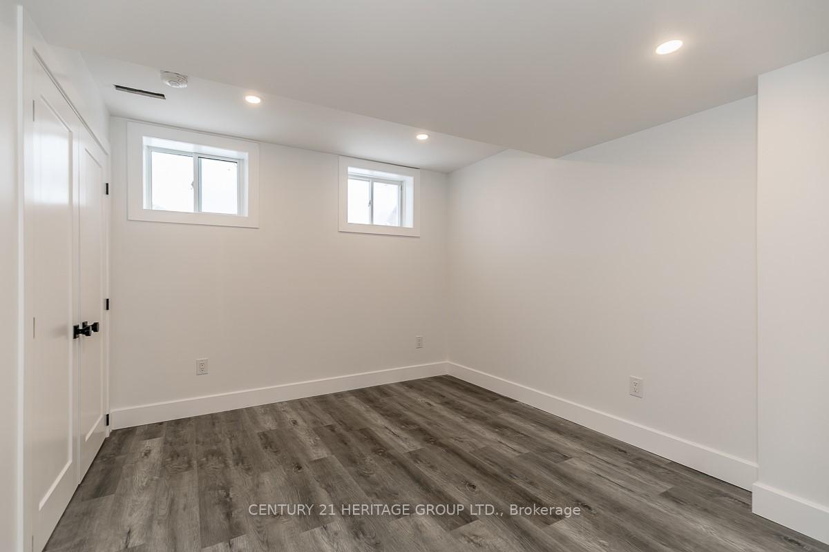 Photo 24 of 18 Tudor Crescent, Barrie, Innis-Shore — HOMEH
