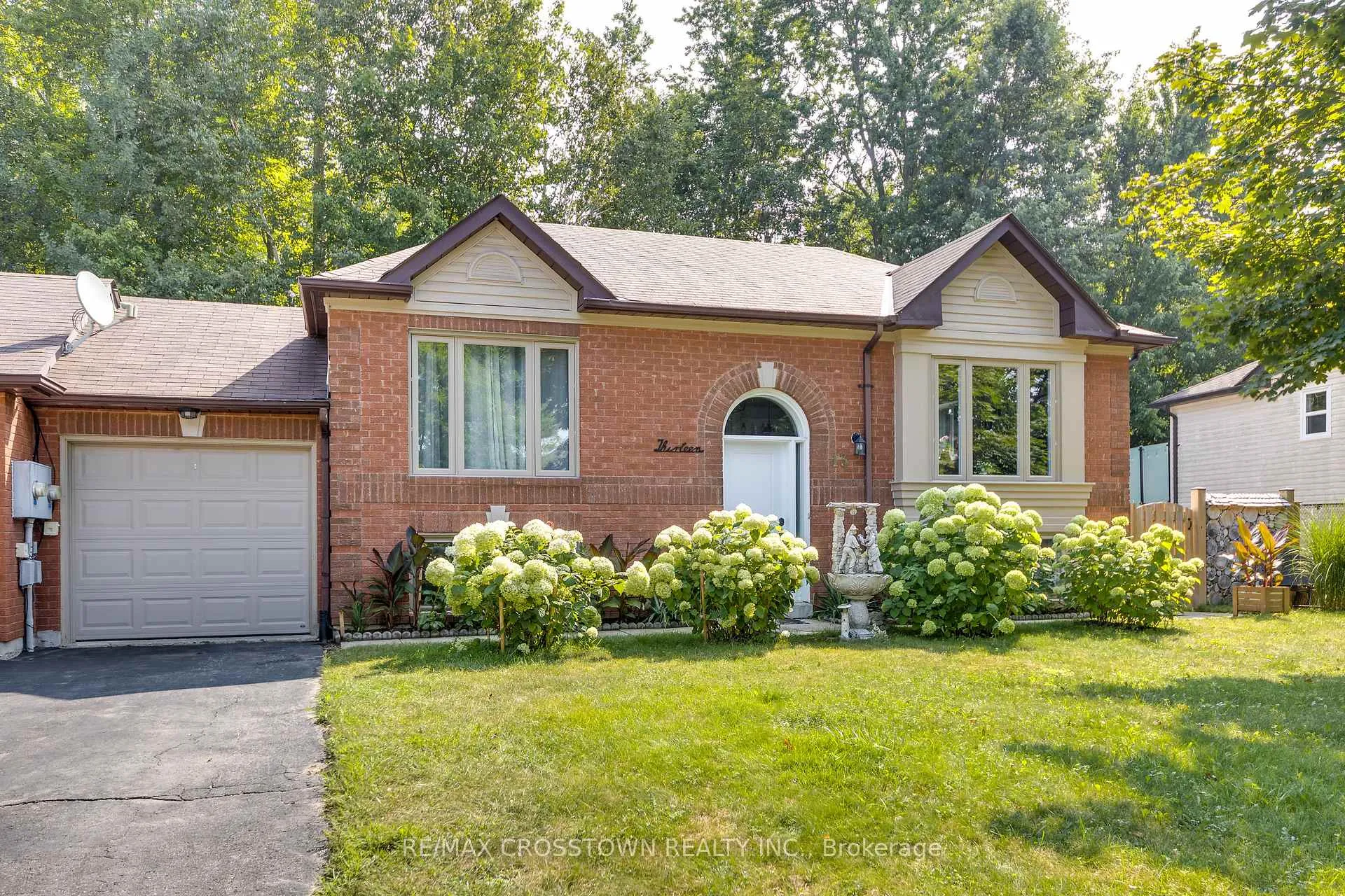 Photo 3 of 13 Harbour Crescent, Wasaga Beach — HOMEH