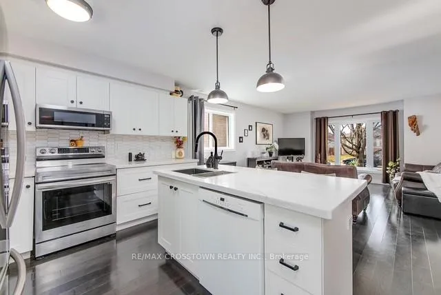 Photo 4 of 13 Harbour Crescent, Wasaga Beach — HOMEH