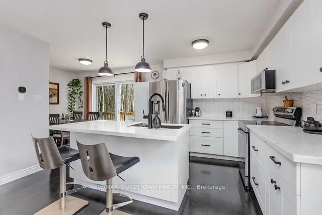 Photo 7 of 13 Harbour Crescent, Wasaga Beach — HOMEH