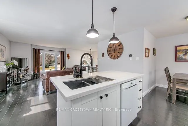 Photo 8 of 13 Harbour Crescent, Wasaga Beach — HOMEH