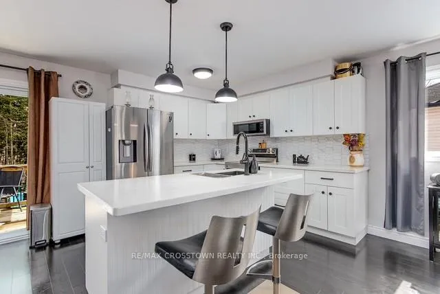 Photo 9 of 13 Harbour Crescent, Wasaga Beach — HOMEH