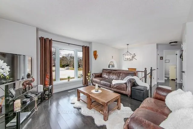 Photo 12 of 13 Harbour Crescent, Wasaga Beach — HOMEH