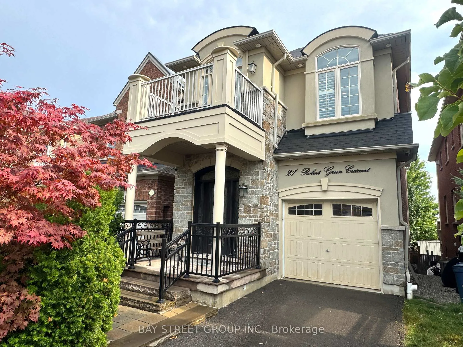 Photo 2 of 21 Robert Green Crescent, Vaughan, Patterson — HOMEH