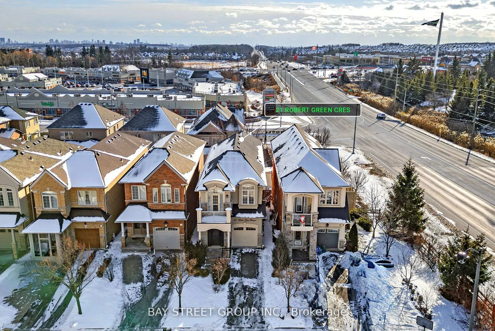 Photo 3 of 21 Robert Green Crescent, Vaughan, Patterson — HOMEH
