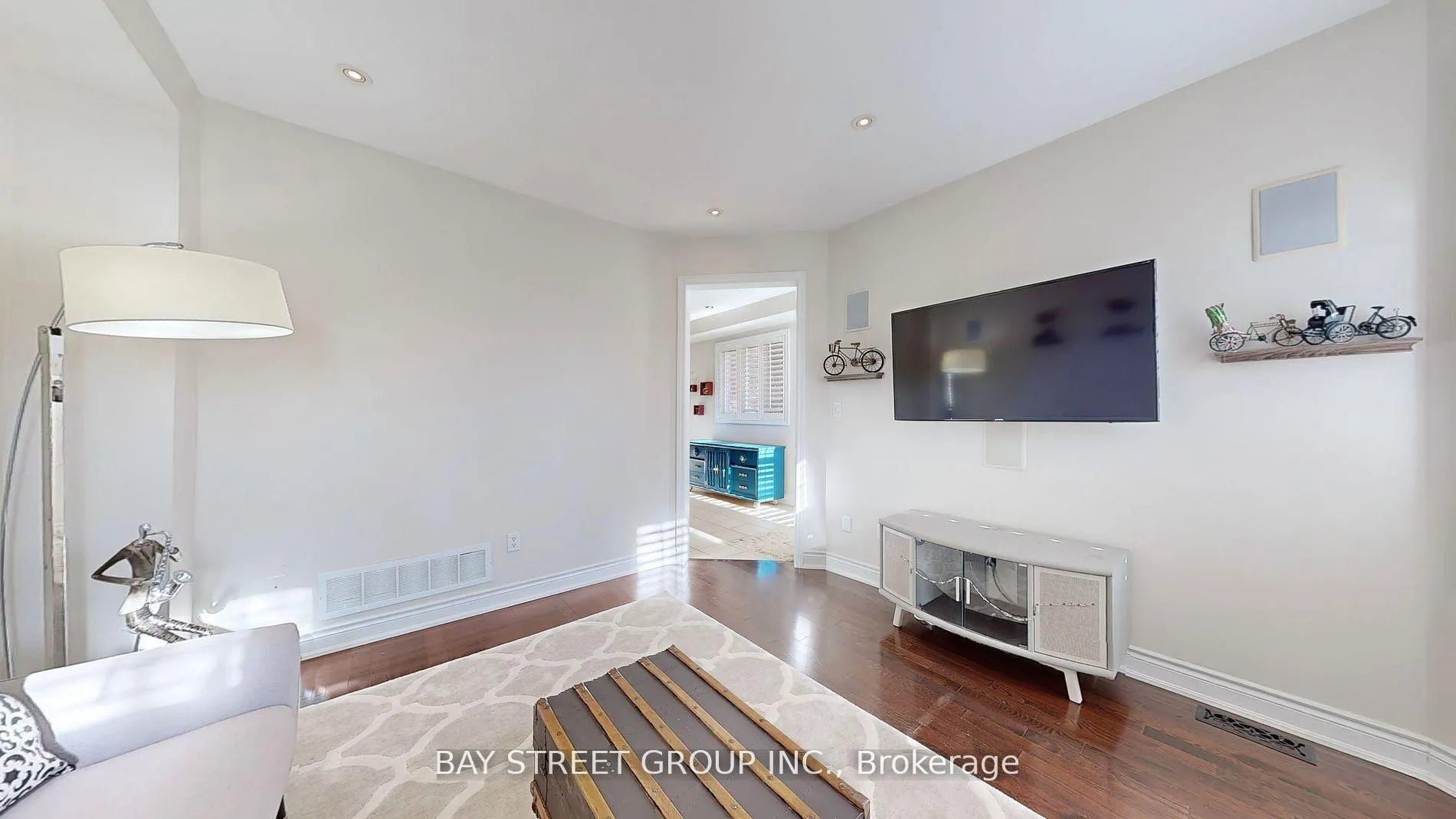 Photo 12 of 21 Robert Green Crescent, Vaughan, Patterson — HOMEH