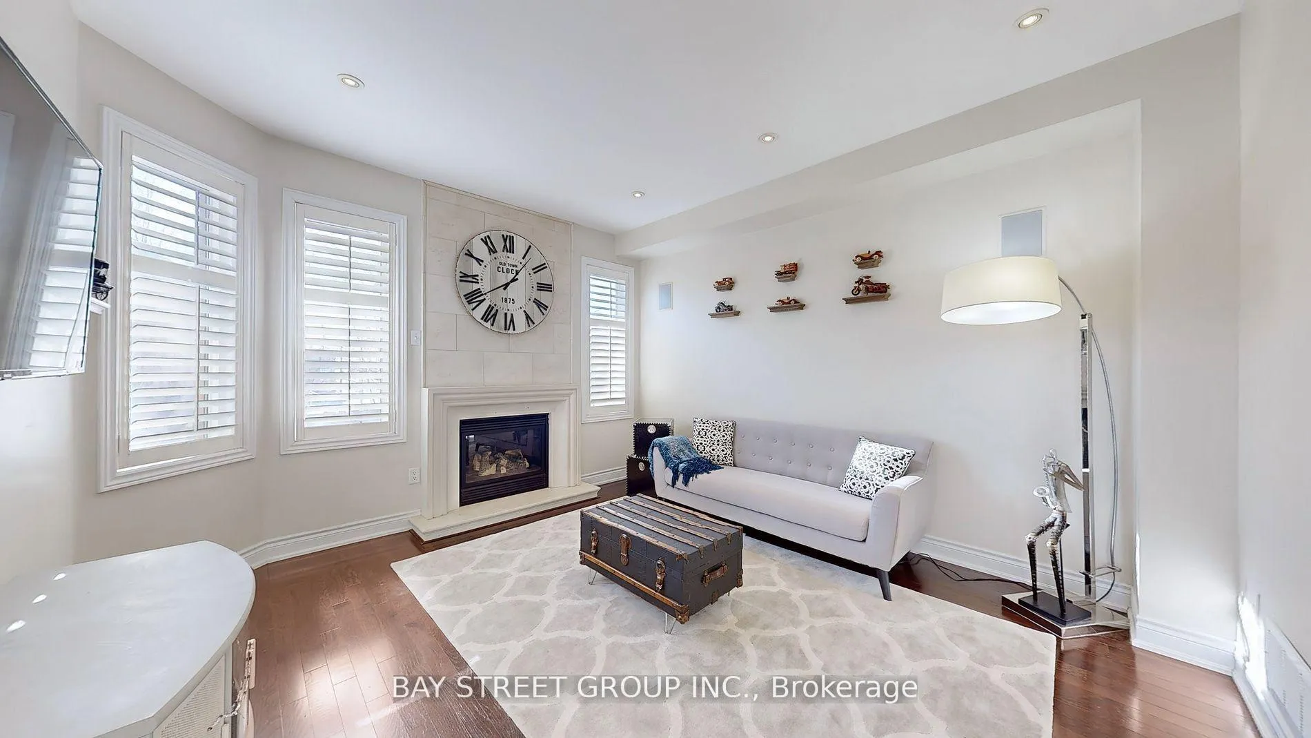Photo 13 of 21 Robert Green Crescent, Vaughan, Patterson — HOMEH