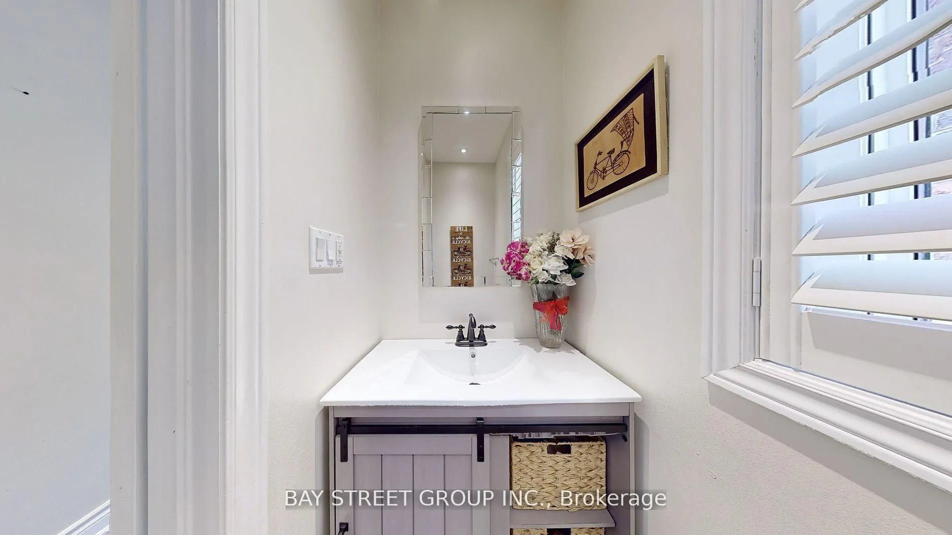 Photo 14 of 21 Robert Green Crescent, Vaughan, Patterson — HOMEH