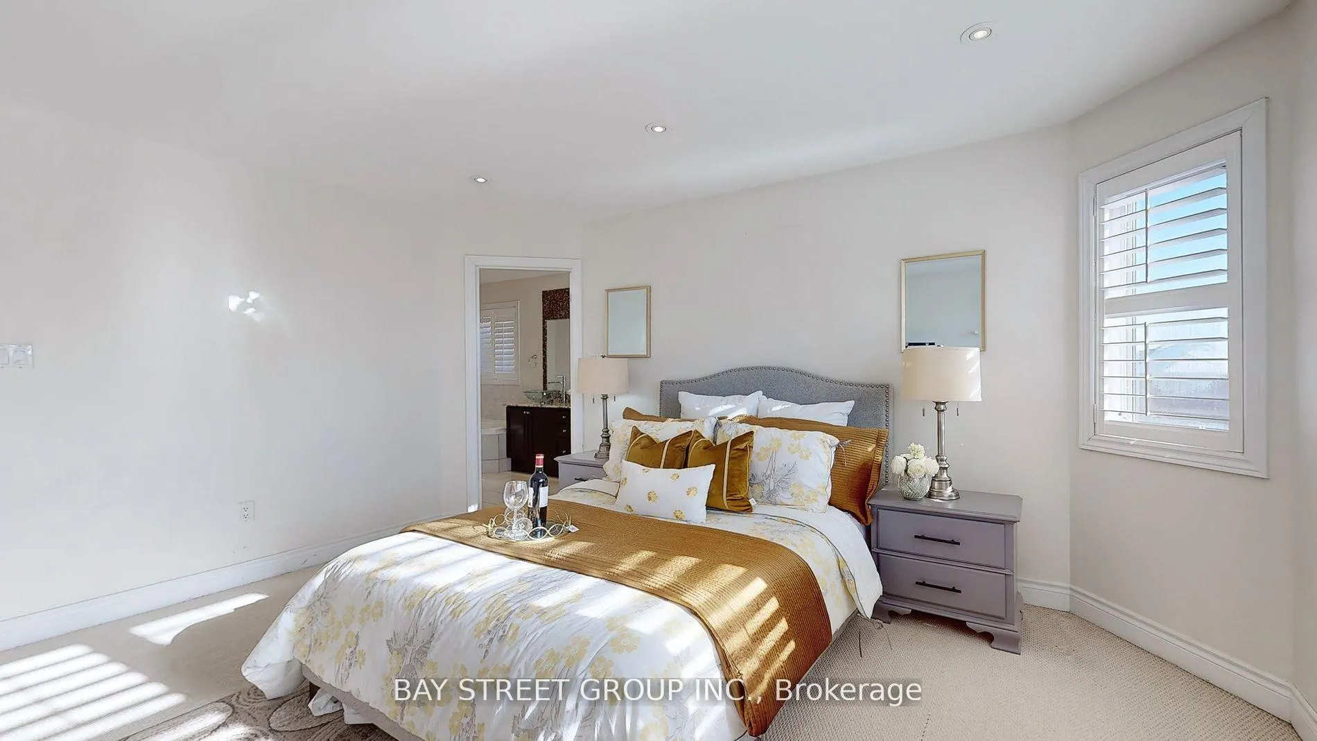 Photo 17 of 21 Robert Green Crescent, Vaughan, Patterson — HOMEH