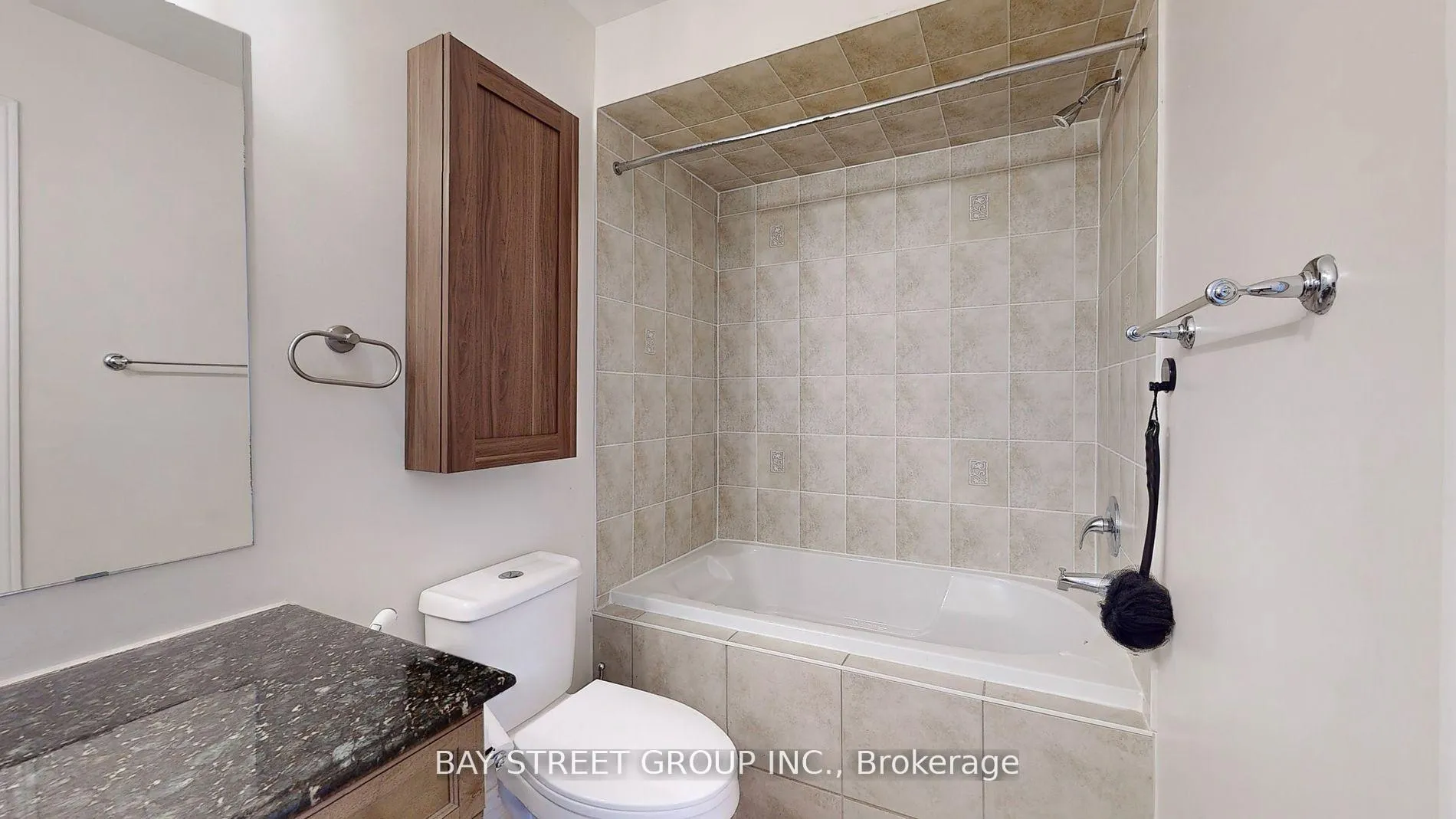 Photo 26 of 21 Robert Green Crescent, Vaughan, Patterson — HOMEH
