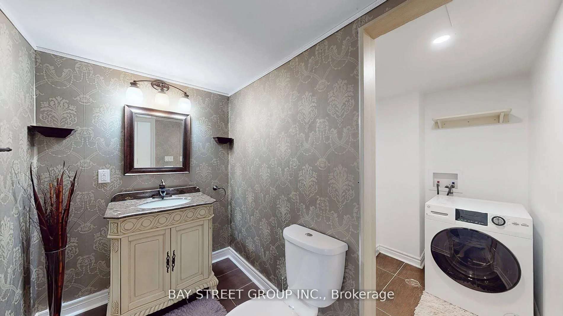 Photo 32 of 21 Robert Green Crescent, Vaughan, Patterson — HOMEH