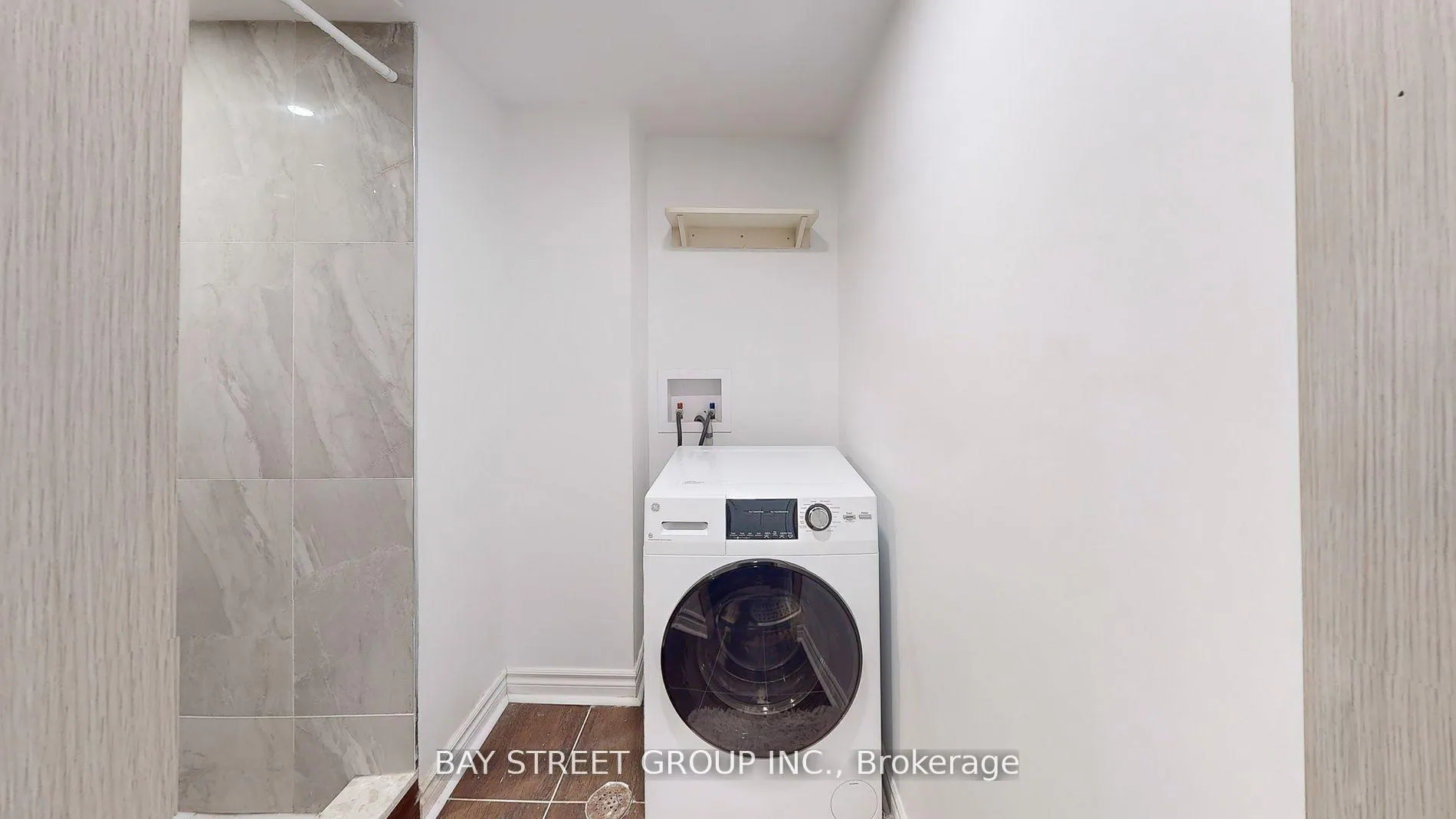 Photo 33 of 21 Robert Green Crescent, Vaughan, Patterson — HOMEH