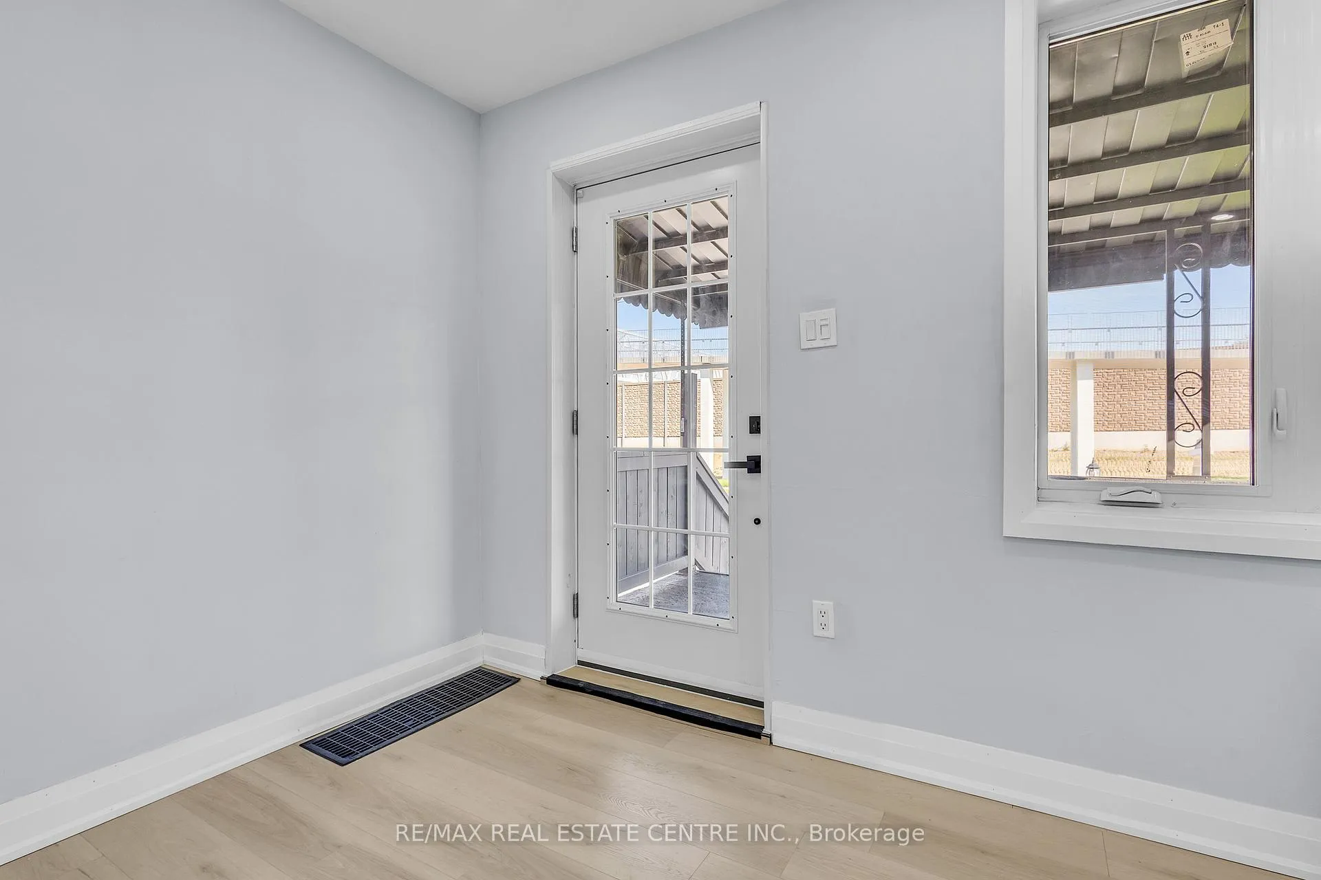 Photo 5 of 84 Avalon Place, Kitchener — HOMEH