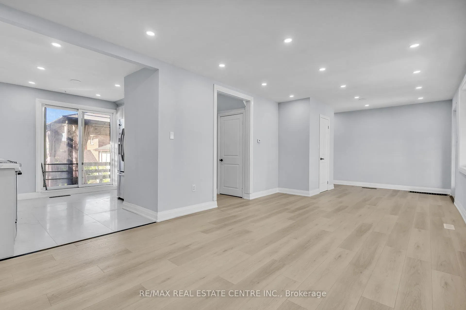 Photo 10 of 84 Avalon Place, Kitchener — HOMEH