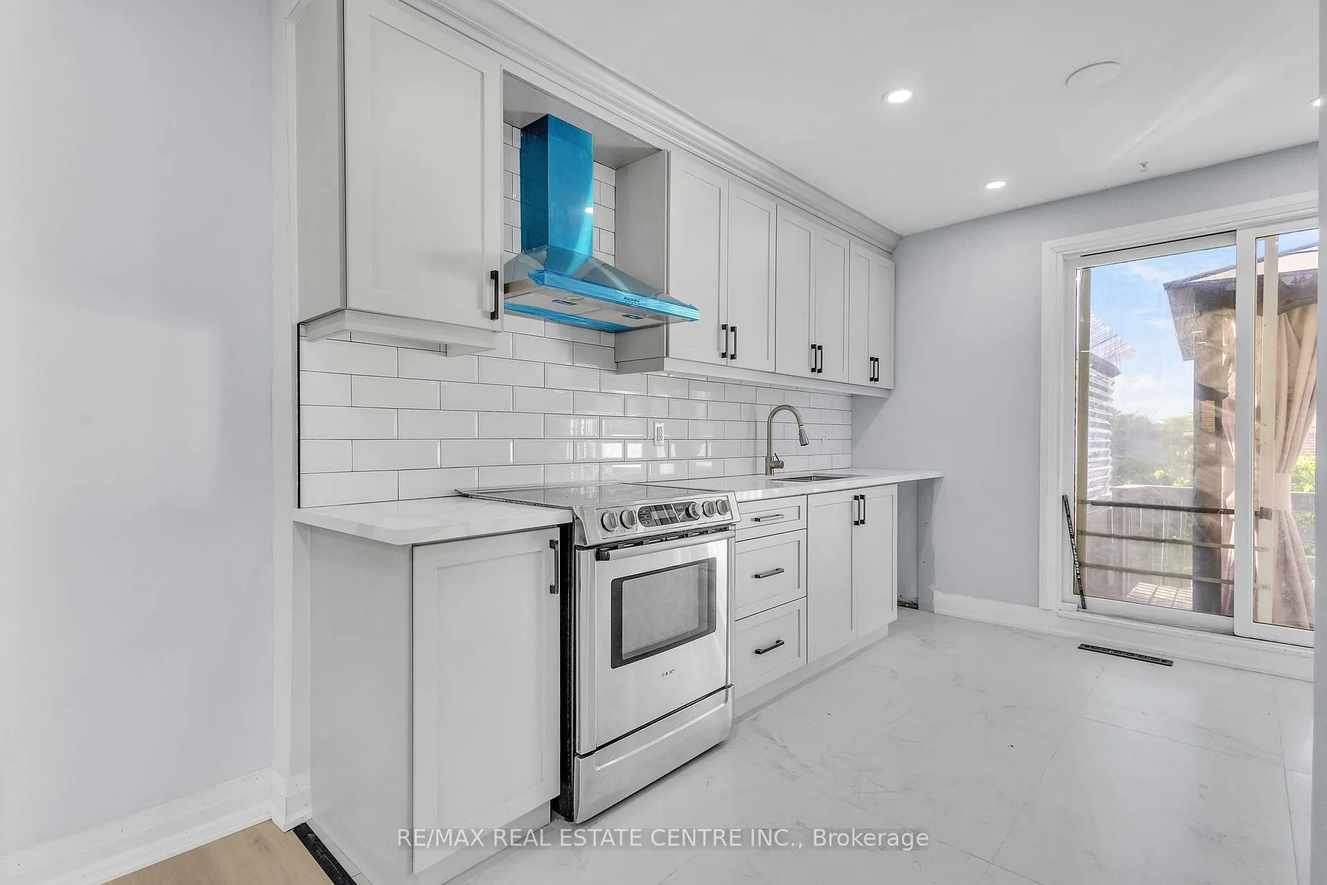 Photo 11 of 84 Avalon Place, Kitchener — HOMEH