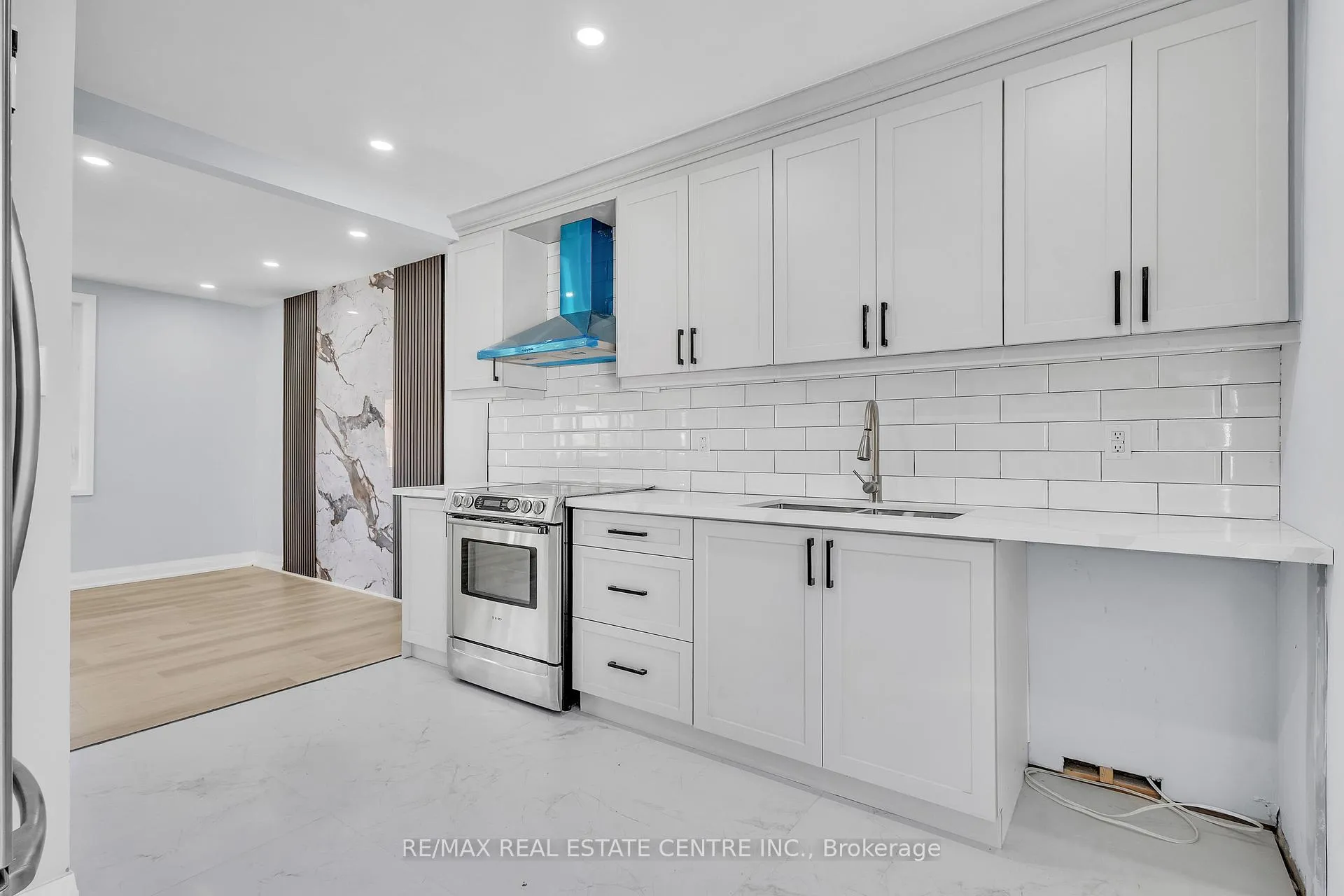 Photo 12 of 84 Avalon Place, Kitchener — HOMEH