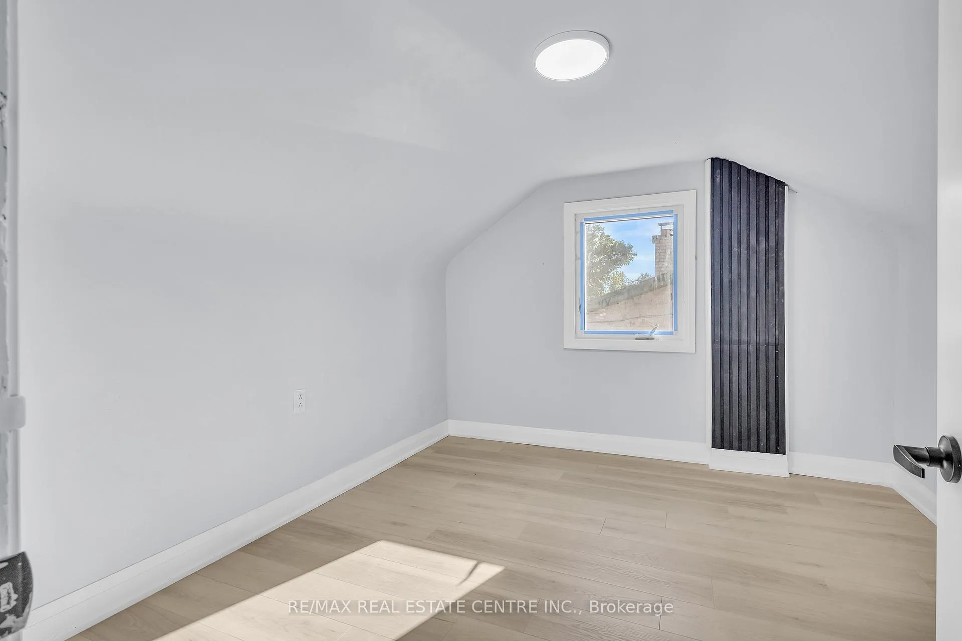 Photo 19 of 84 Avalon Place, Kitchener — HOMEH
