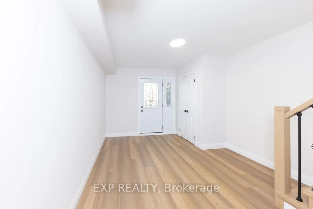 Photo 3 of 121 Ingleside Drive, Kitchener — HOMEH
