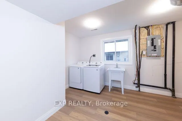 Photo 11 of 121 Ingleside Drive, Kitchener — HOMEH