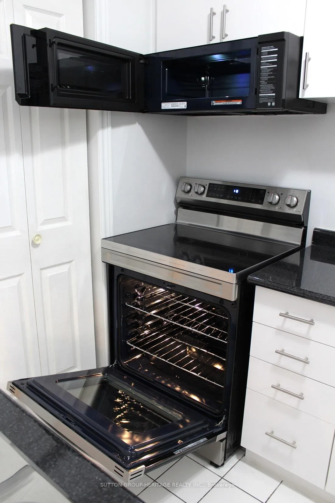 Photo 15 of Unit 407, 189 Lake Driveway, Ajax, South West — HOMEH