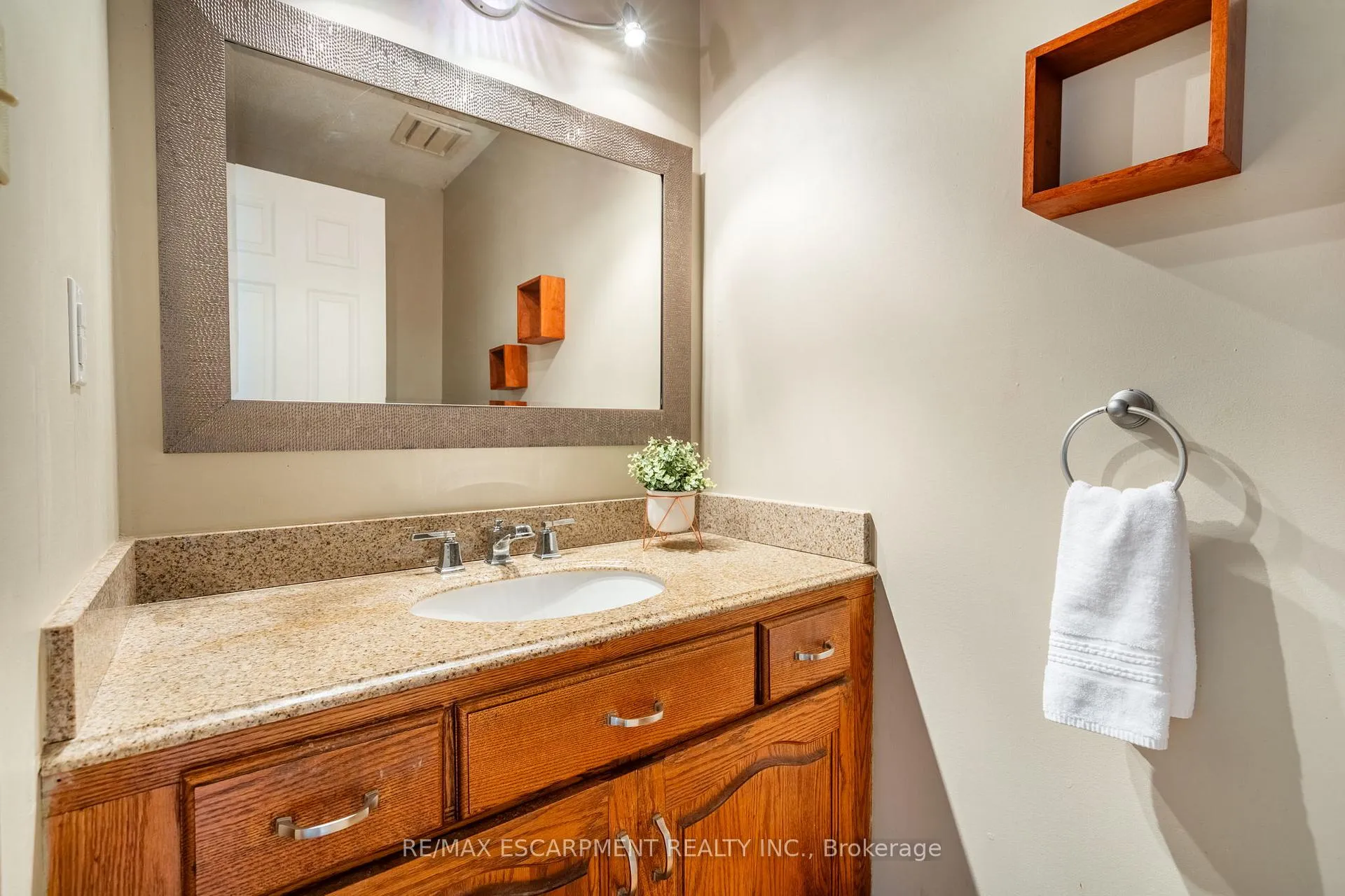 Photo 16 of 1751 Kirkwall Road, Hamilton, Rural Flamborough — HOMEH