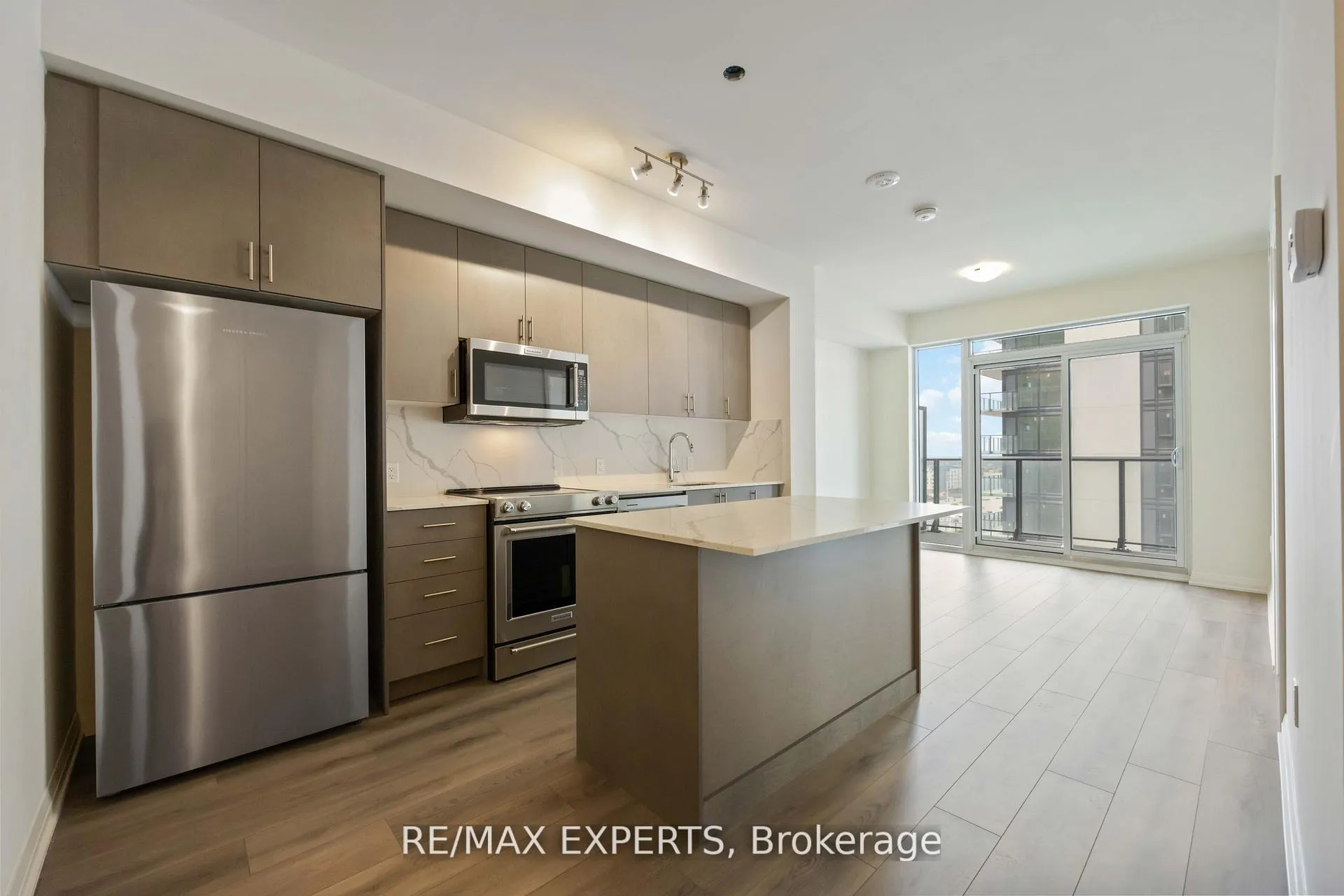Photo 8 of Unit 1002, 8960 Jane Street, Vaughan, Vellore Village — HOMEH