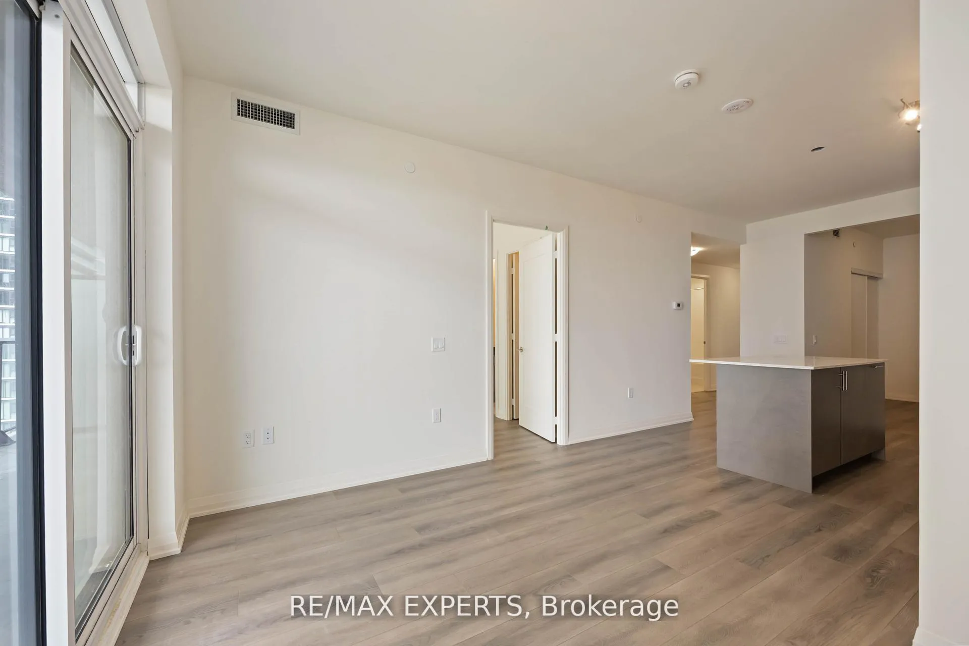 Photo 13 of Unit 1002, 8960 Jane Street, Vaughan, Vellore Village — HOMEH