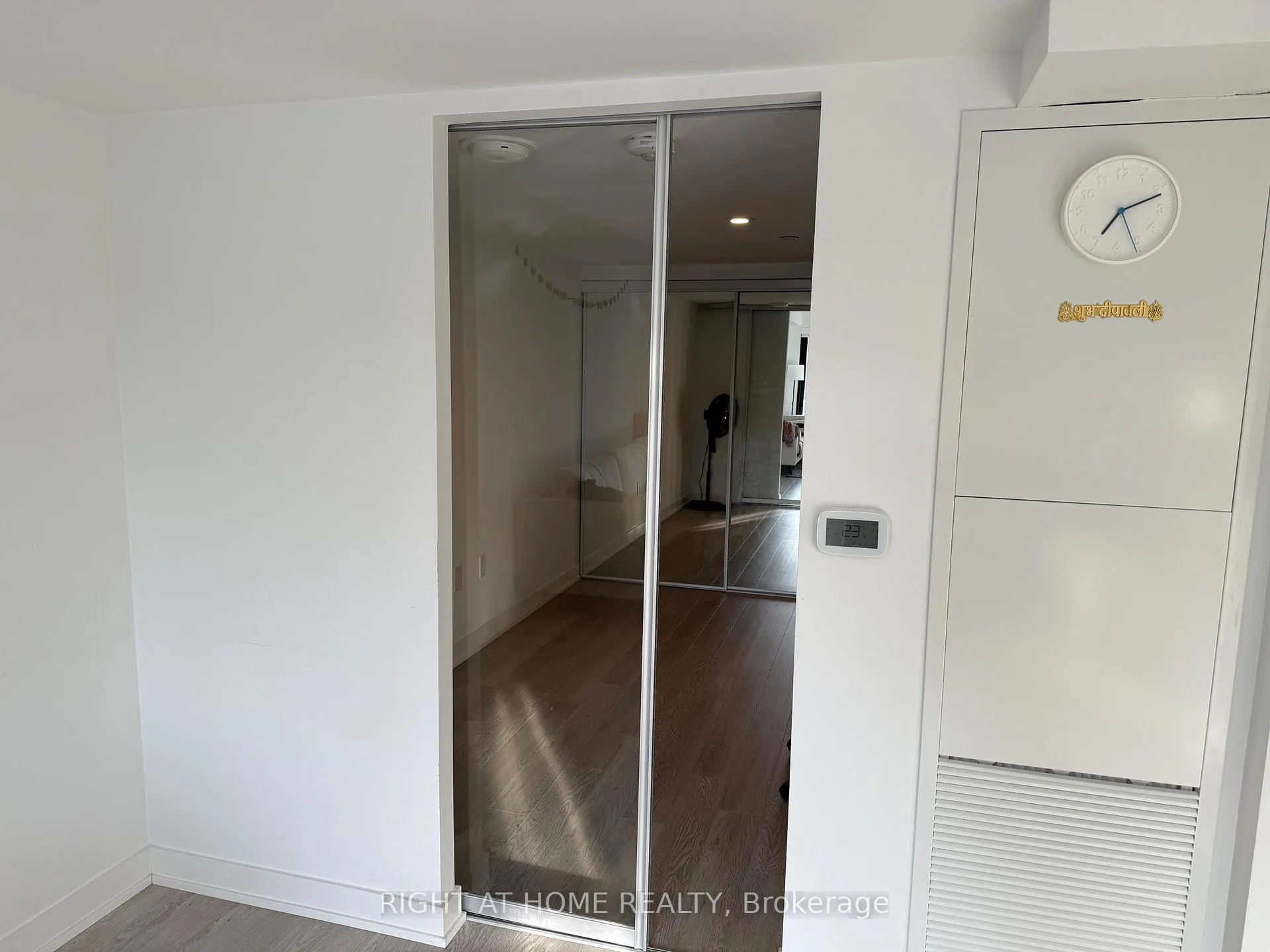 Photo 9 of Unit 305, 3 Strathgowan Avenue, Toronto, Lawrence Park South — HOMEH