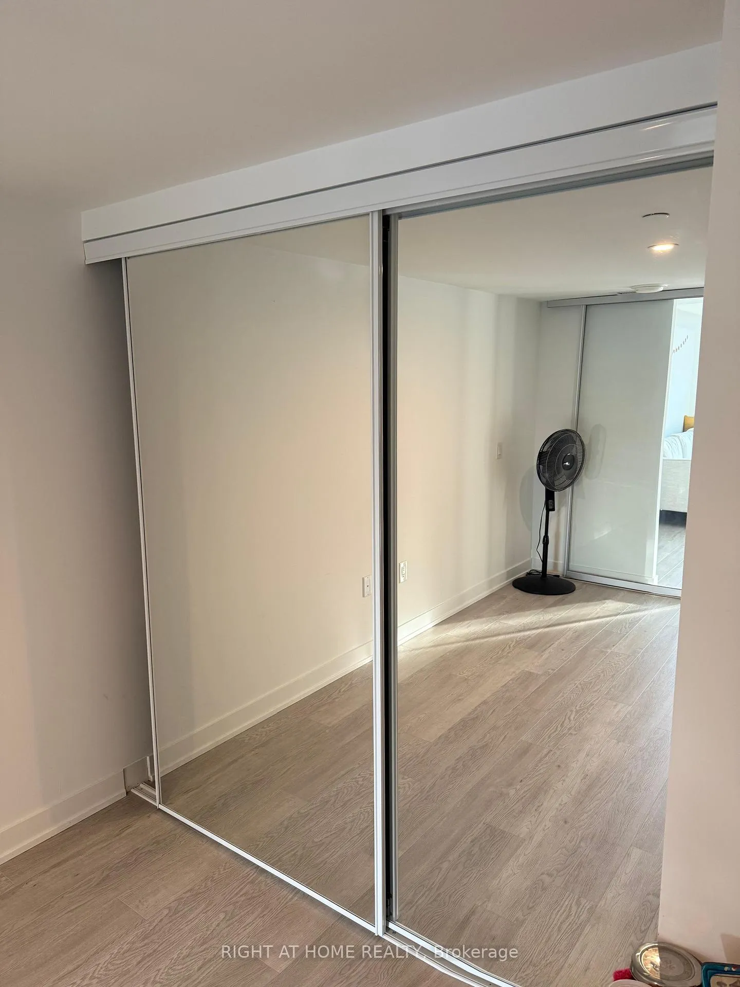 Photo 18 of Unit 305, 3 Strathgowan Avenue, Toronto, Lawrence Park South — HOMEH
