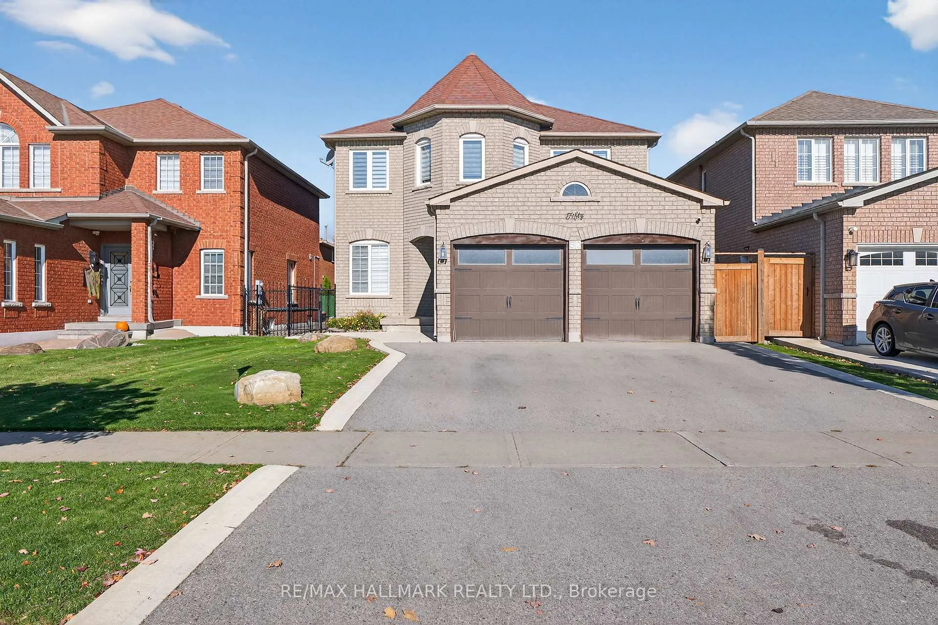 Photo 2 of 50 Coalbrook Court, Vaughan, East Woodbridge — HOMEH