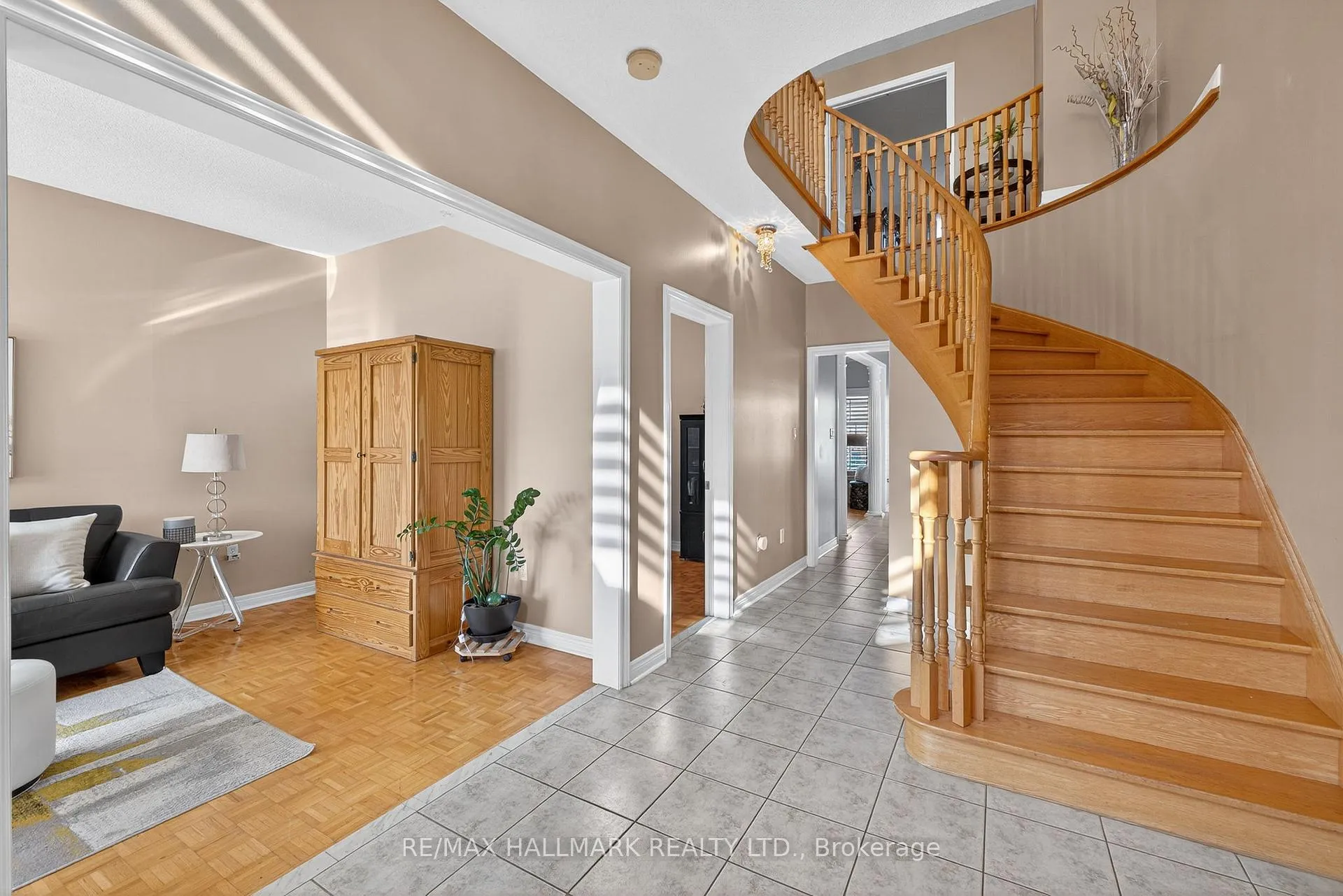 Photo 7 of 50 Coalbrook Court, Vaughan, East Woodbridge — HOMEH
