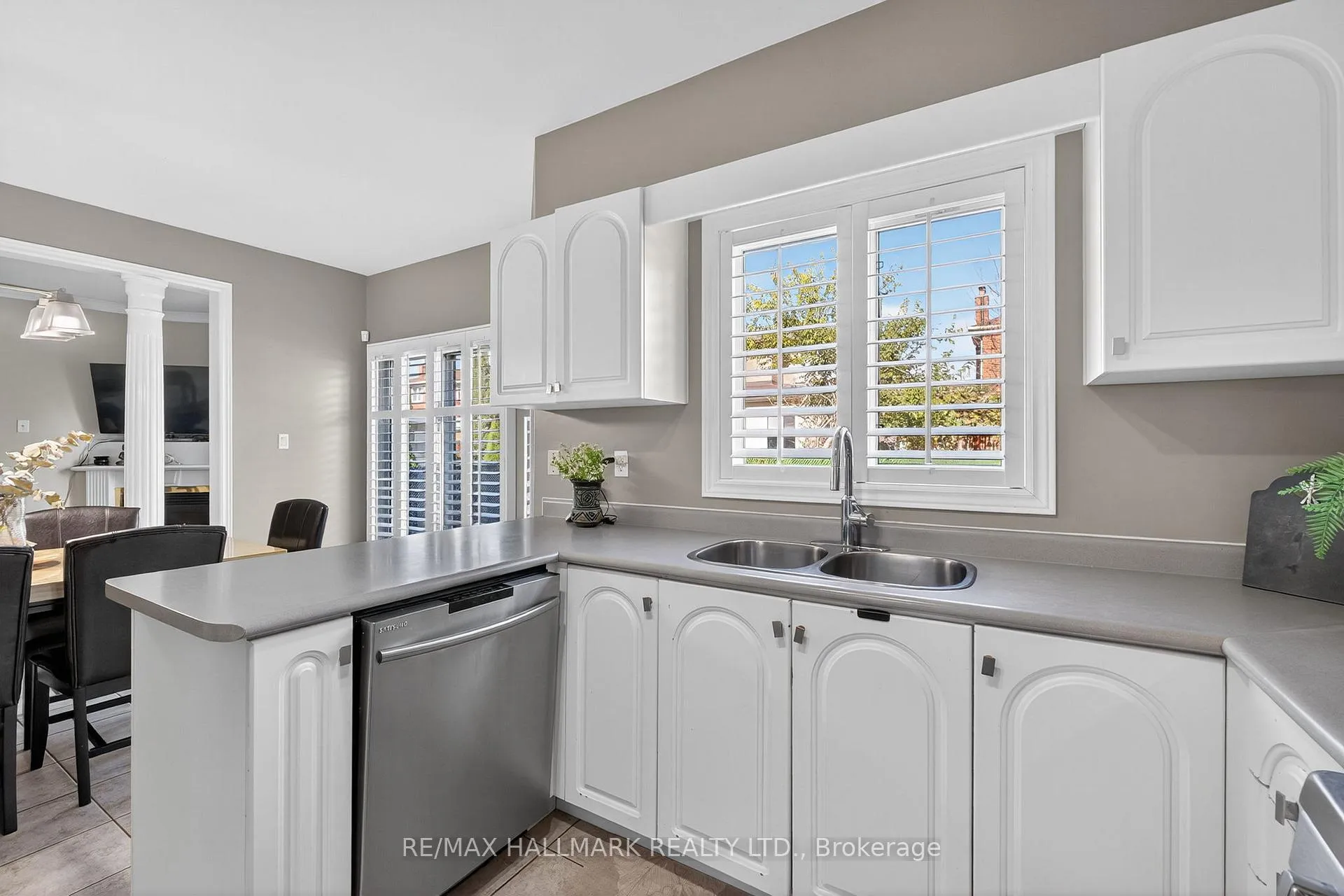 Photo 16 of 50 Coalbrook Court, Vaughan, East Woodbridge — HOMEH