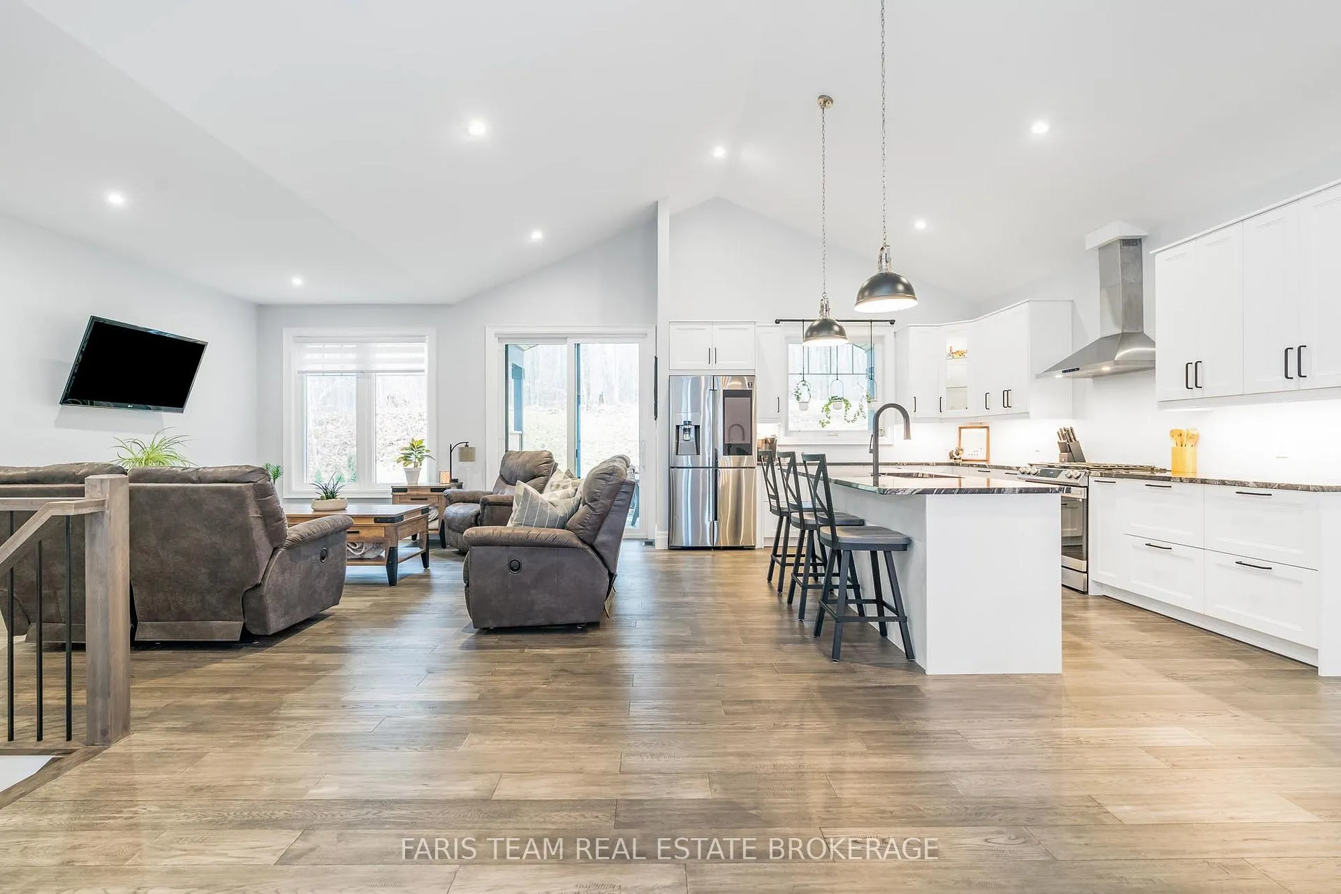 Photo 13 of 1532 Champlain Road, Tiny, Rural Tiny — HOMEH