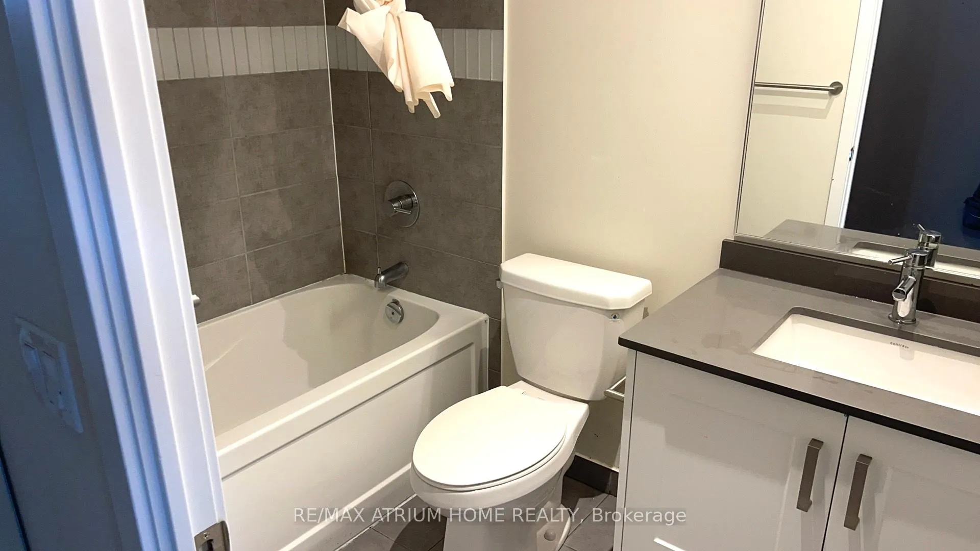Photo 11 of Unit 2506, 99 John S, South Huron, Exeter — HOMEH