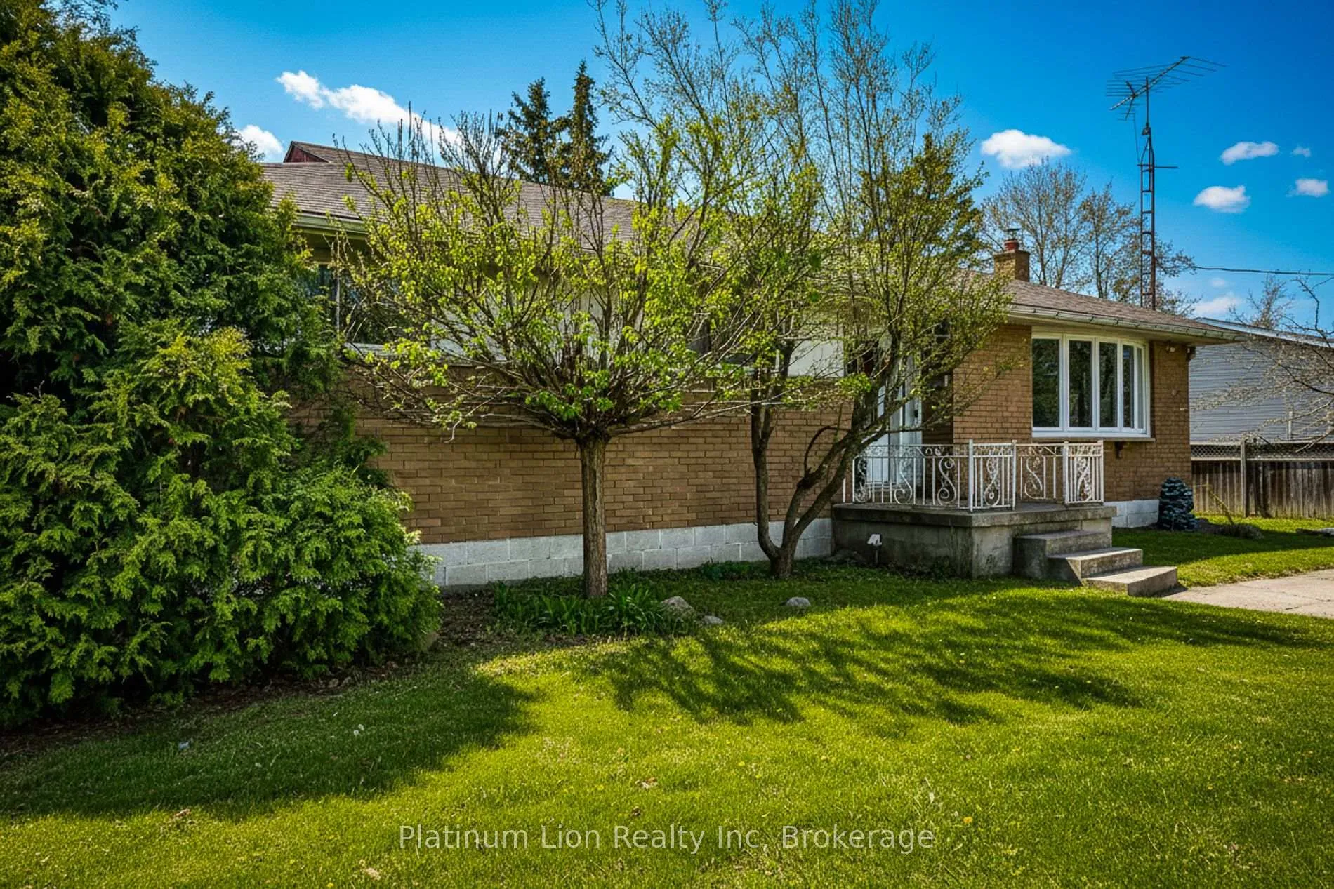 Photo 3 of 6 Bayly Drive, Brant, Paris — HOMEH
