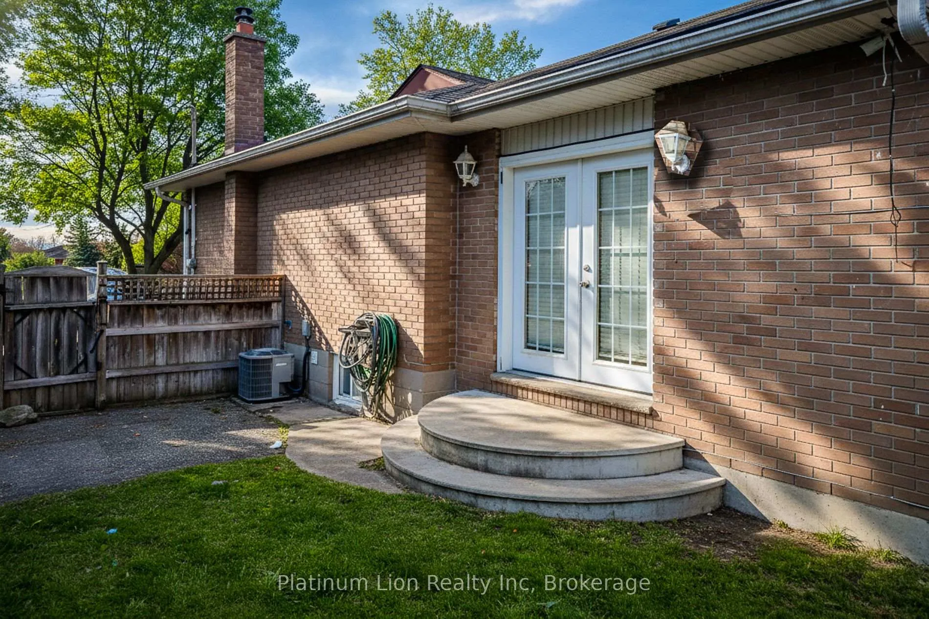 Photo 6 of 6 Bayly Drive, Brant, Paris — HOMEH