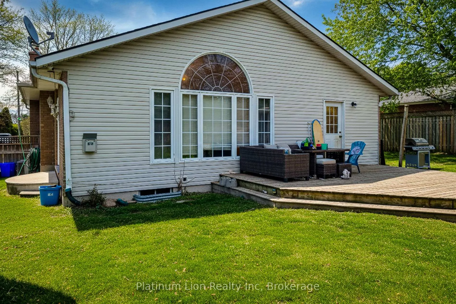 Photo 7 of 6 Bayly Drive, Brant, Paris — HOMEH