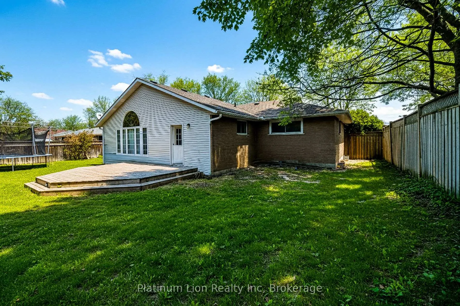 Photo 8 of 6 Bayly Drive, Brant, Paris — HOMEH
