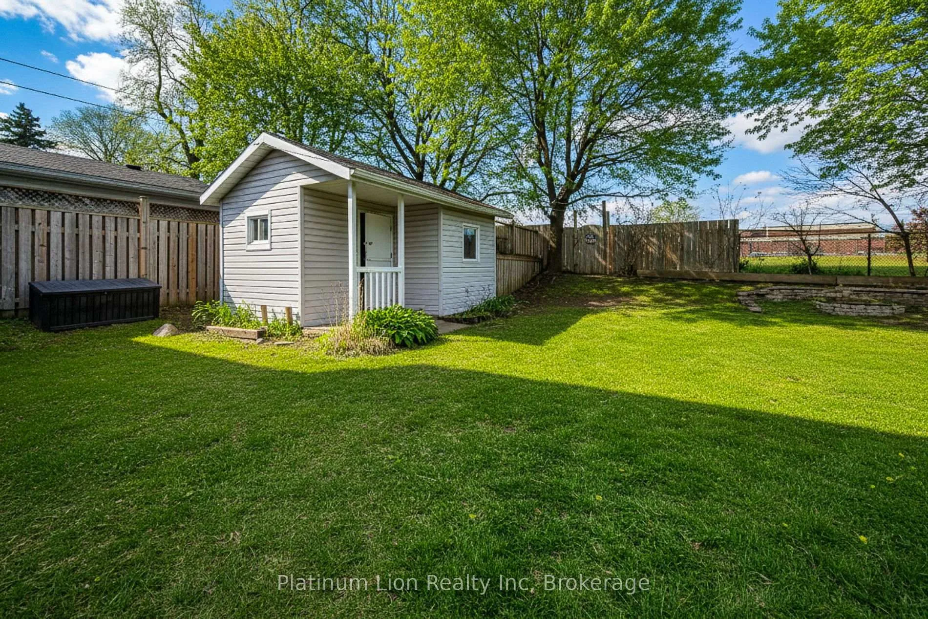 Photo 10 of 6 Bayly Drive, Brant, Paris — HOMEH