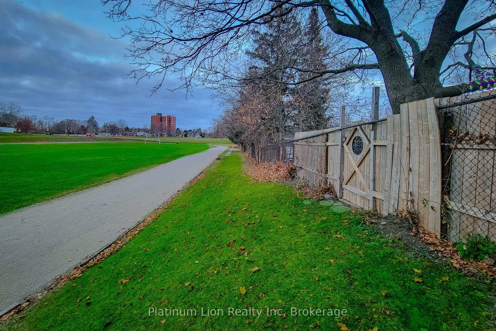 Photo 11 of 6 Bayly Drive, Brant, Paris — HOMEH