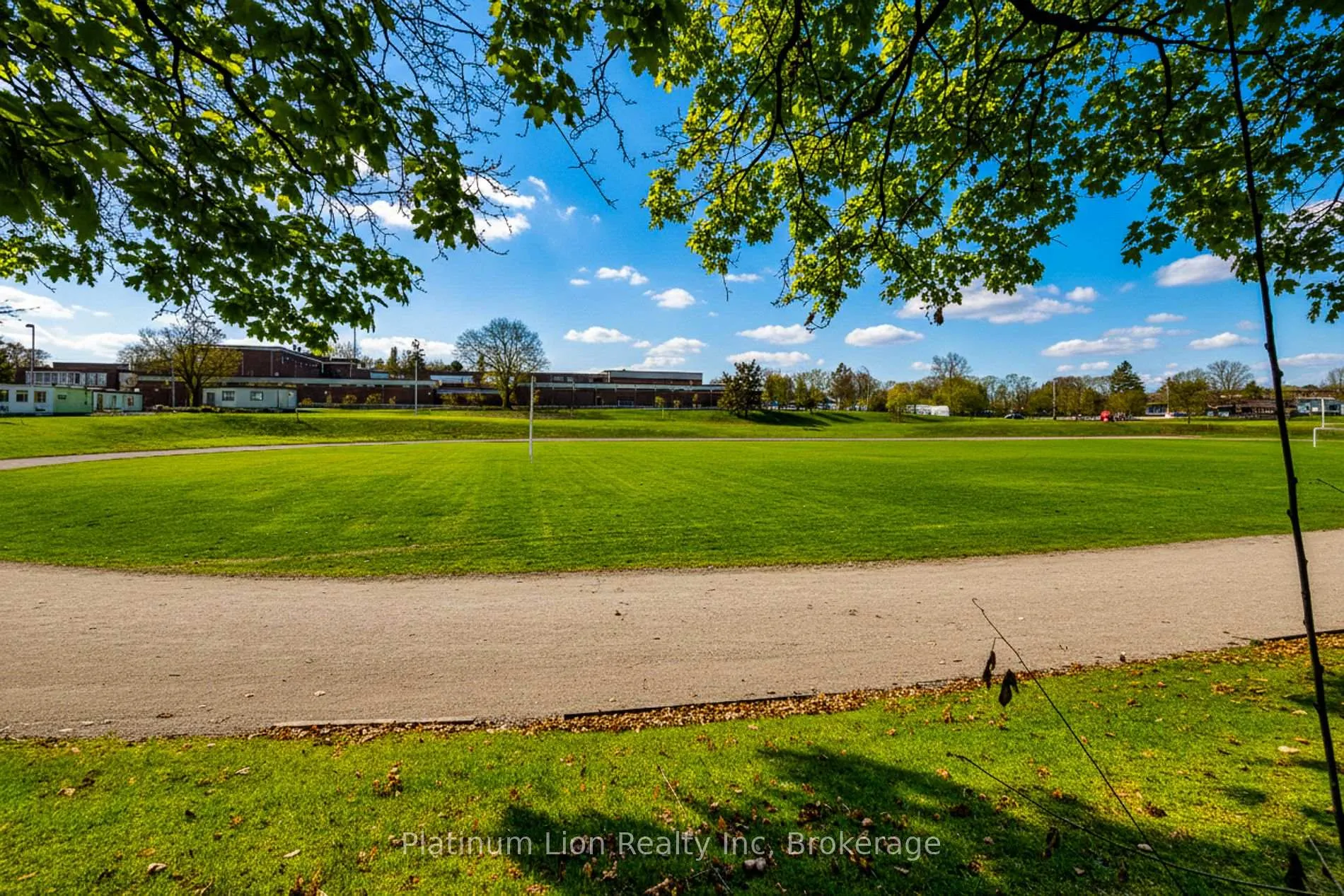 Photo 12 of 6 Bayly Drive, Brant, Paris — HOMEH