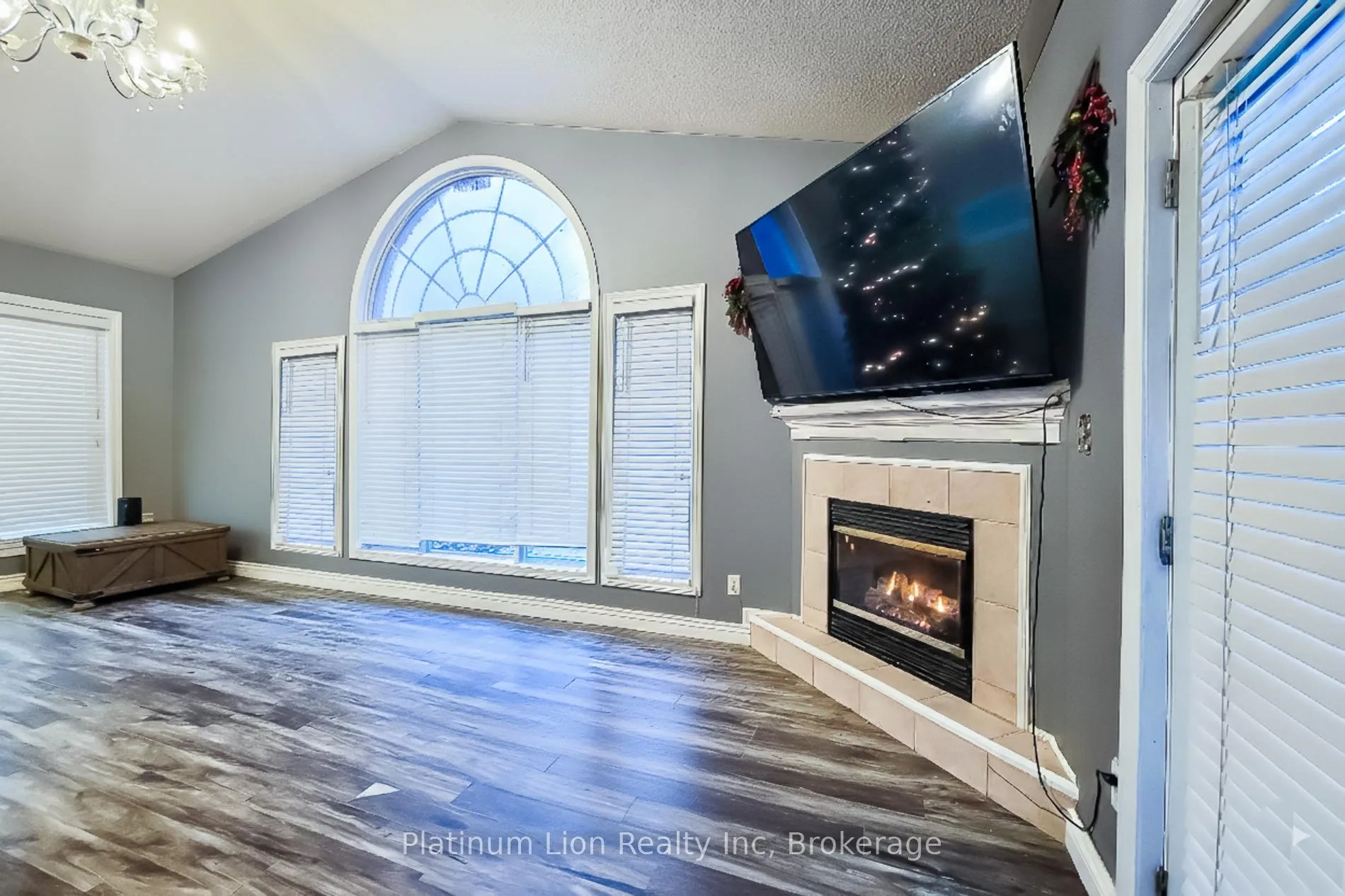 Photo 24 of 6 Bayly Drive, Brant, Paris — HOMEH